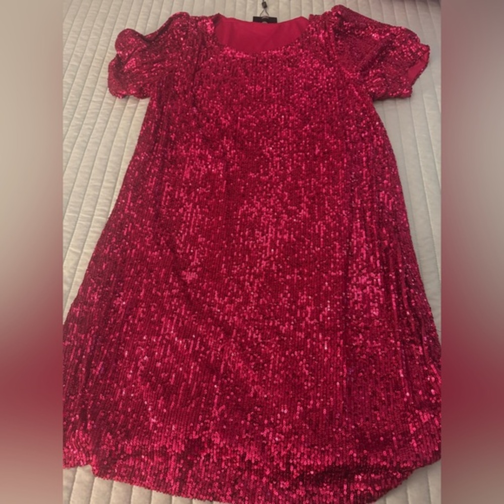 PINK sequin “ cable and gauge” dress! Lined, cute puffed, short sleeves, zoom in